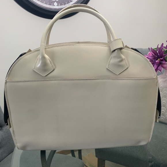 McKlein Leather Cream Laptop wheeled bag 17x12, rain cover included - Picture 8 of 10